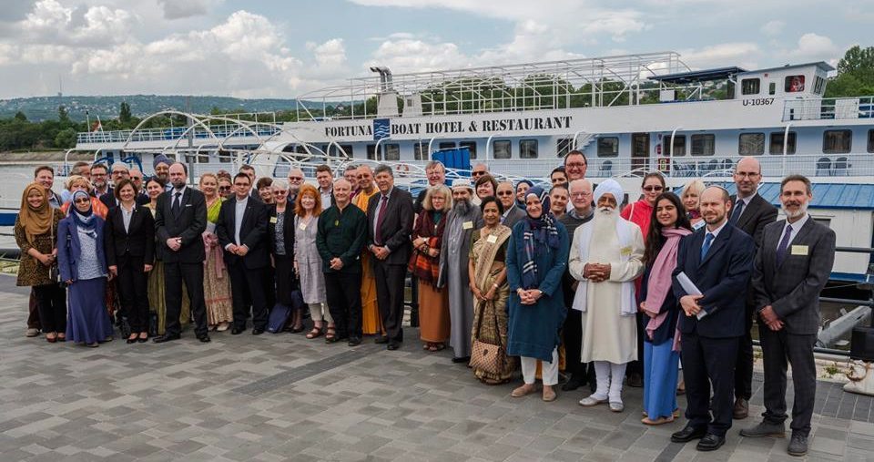 „Nem kell mindenben egyetértenünk ahhoz, hogy együttműködjünk” – Vallásközi párbeszéd Budapesten