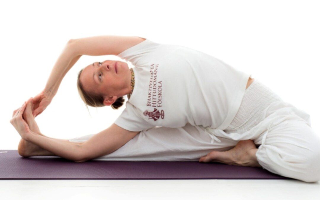 Parivritta-dzsánu-sírsászana – Kifordított fej a térdhez