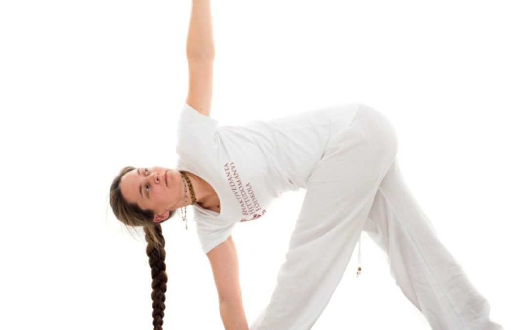 Parivritta-trikónászana – Kifordított háromszögállás