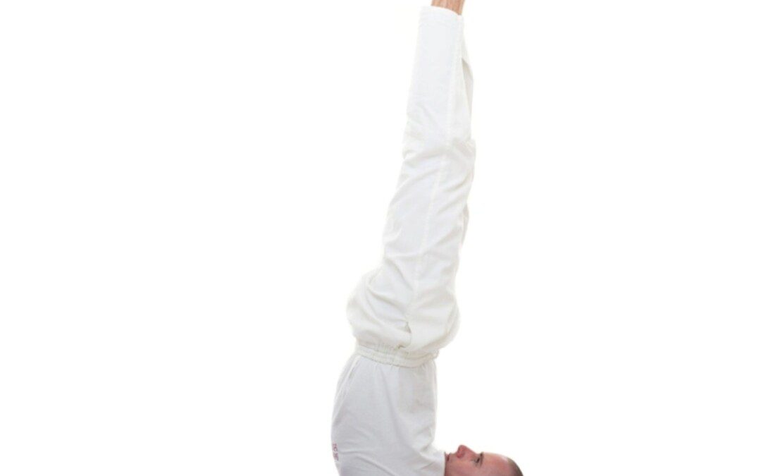 Nirálamba-szarvángászana – Támaszték nélküli gyertyatartás