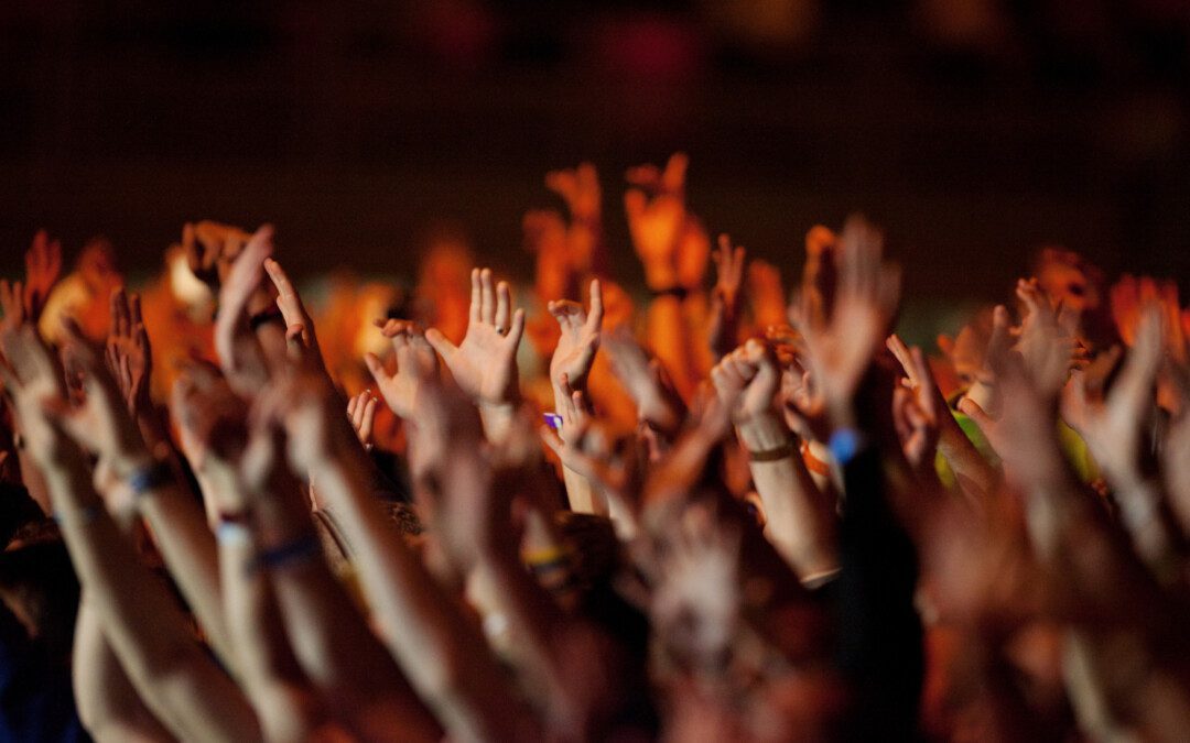 Mit jelent az Īśvara-praṇidhāna fogalma?