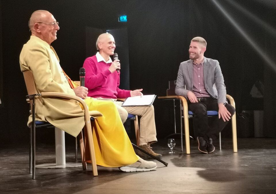 „Lelkét vesztett jóga” – Beszélgetős est Sivaráma Swámival és Medvegy Gergellyel – Videó!