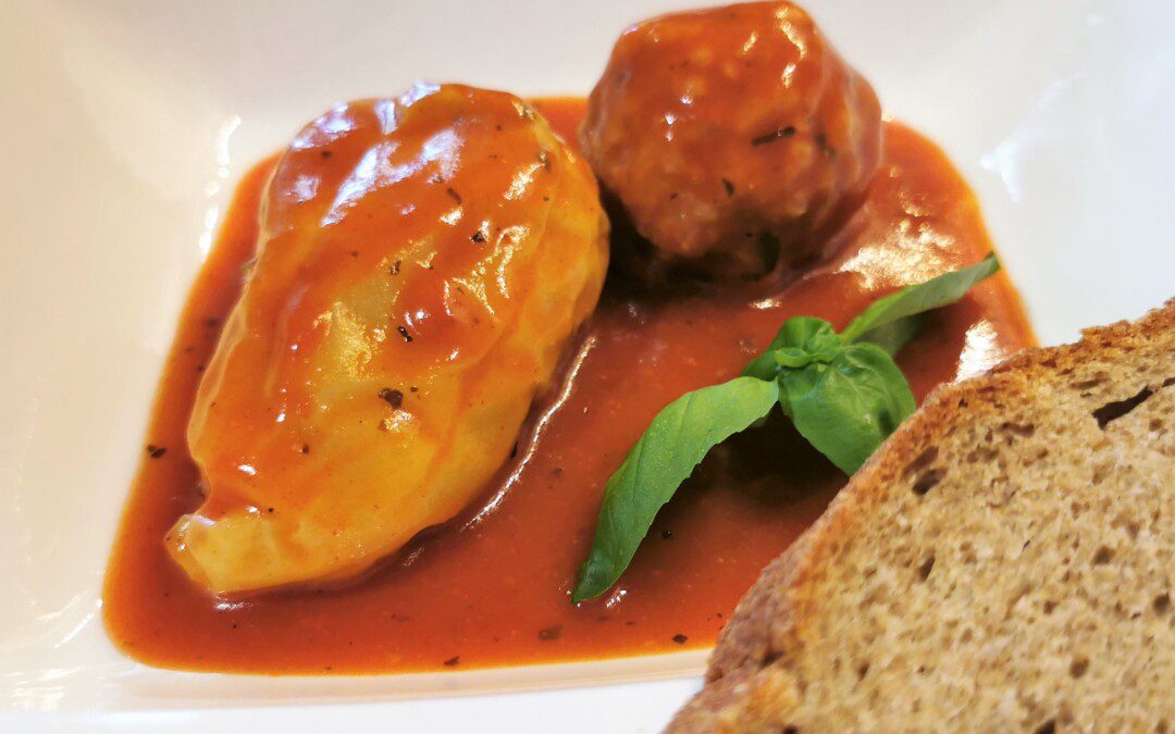 Tavaszi töltött paprika újragondolva, bajor cipóval, epres köles tortával