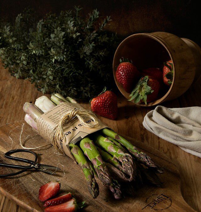 Kora nyár ünneplő receptek spárgával és eperrel