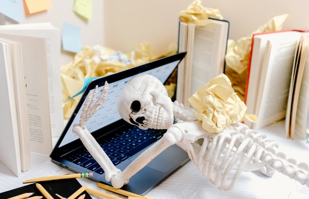 Mielőtt kisülne az agyad – jógára fel!