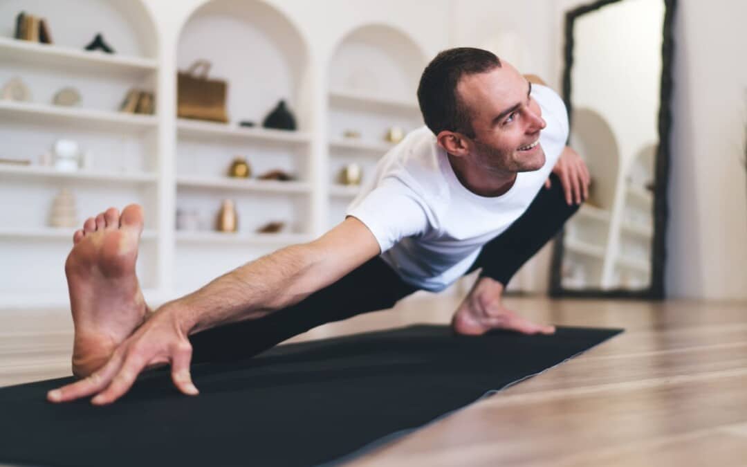 Sokat ültél? Ez a 3 csípőnyitó ászana kihúz a slamasztikából!